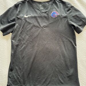 EUC Men’s Boise St Nike charcoal Athletic vneck T-Shirt with Logo Large